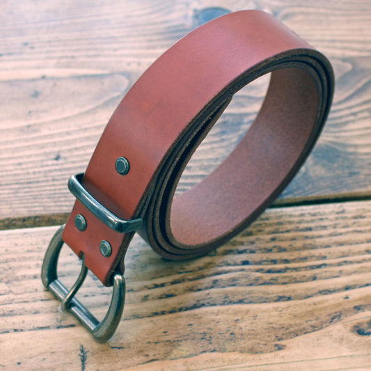 Handmade leather belt in saddle tan