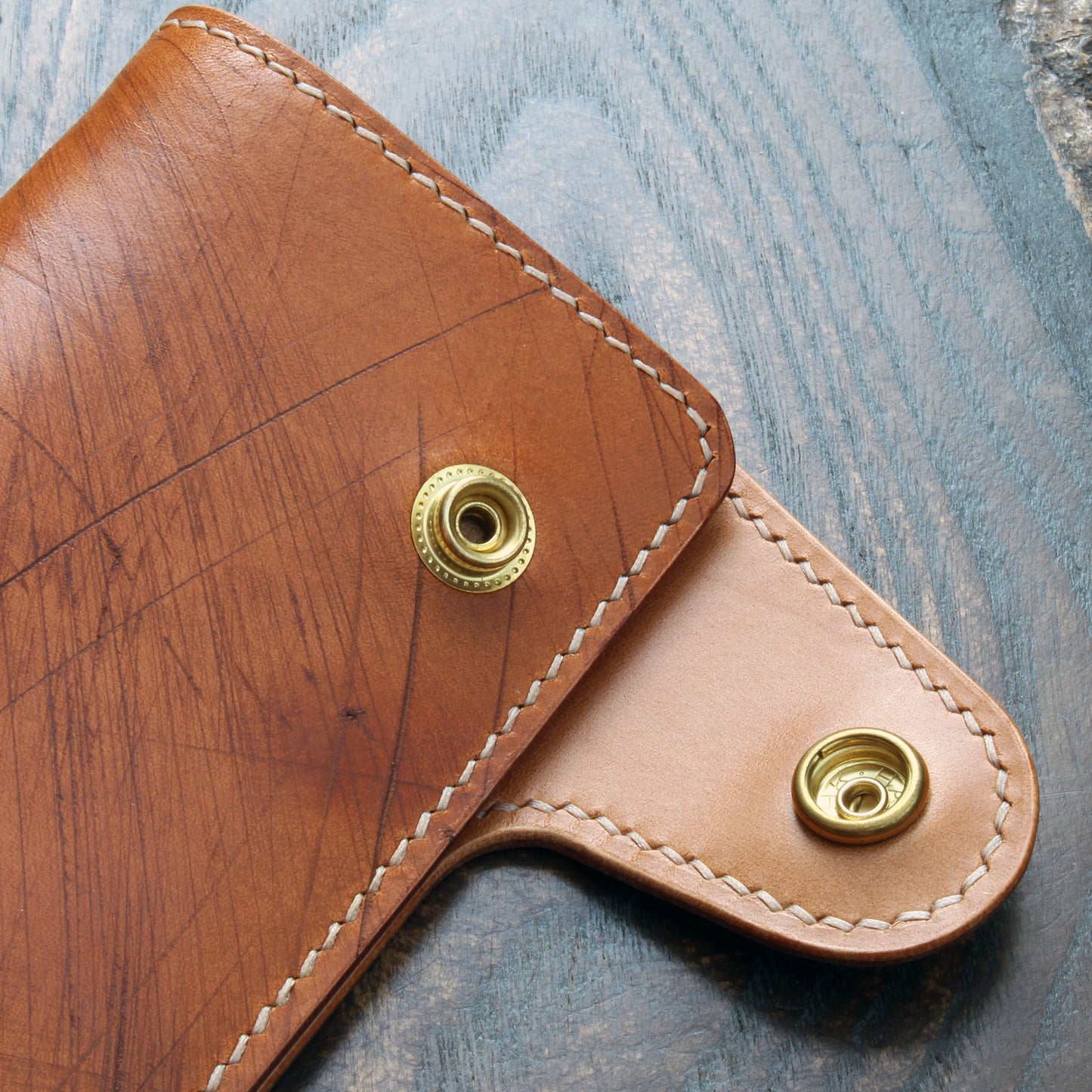 Short biker wallet in Ecbatana & Buttero with brass chain