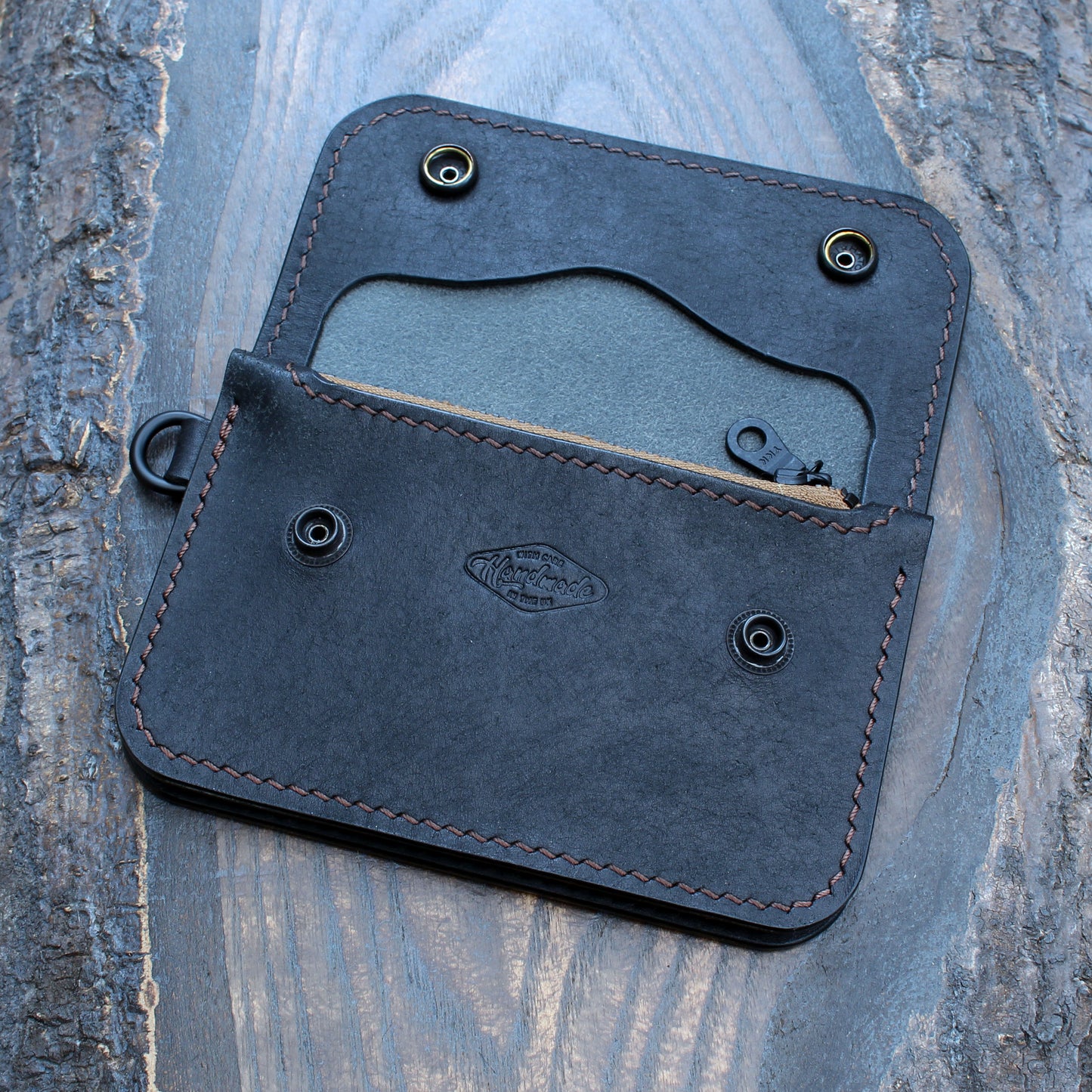 Short trucker wallet in black Pueblo leather