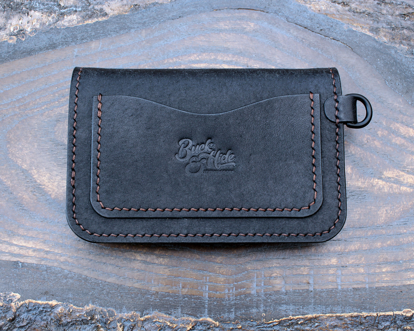 Short trucker wallet in black Pueblo leather