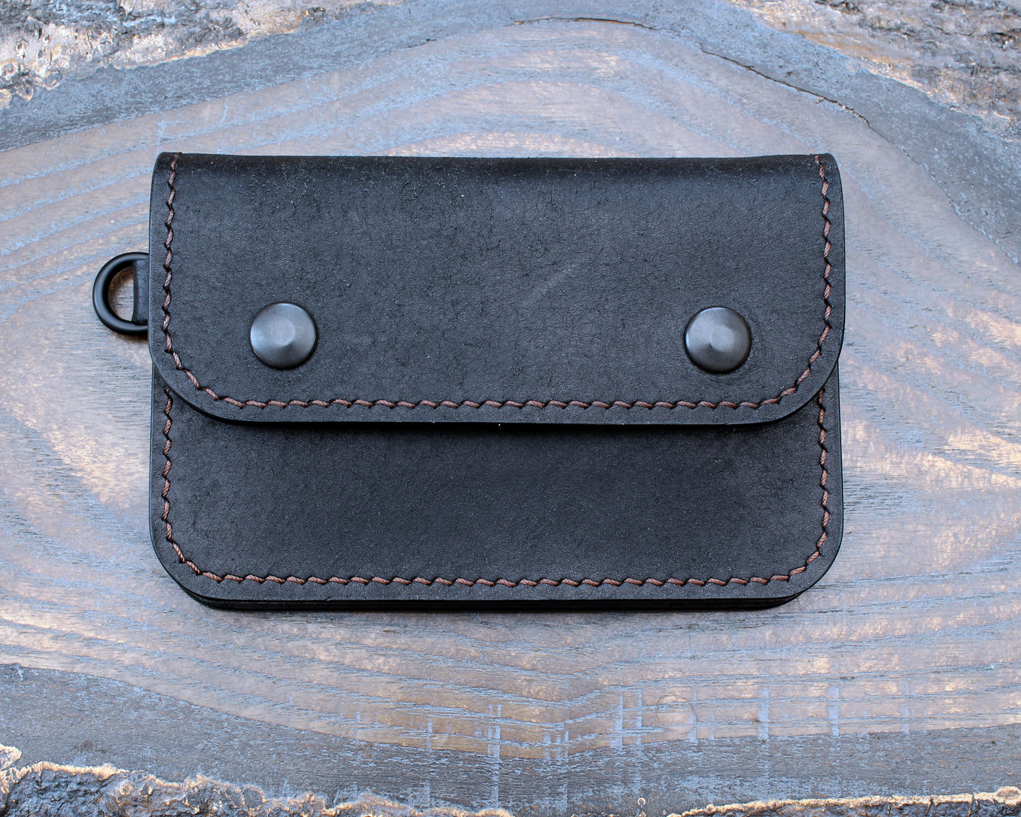 Short trucker wallet in black Pueblo leather