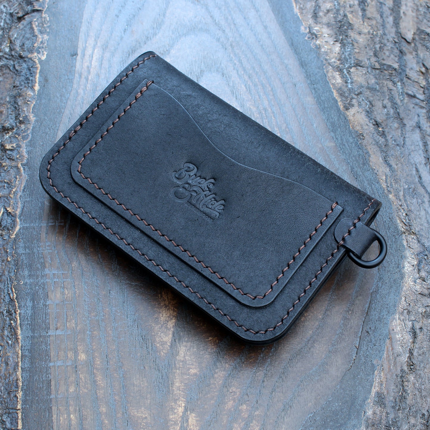 Short trucker wallet in black Pueblo leather