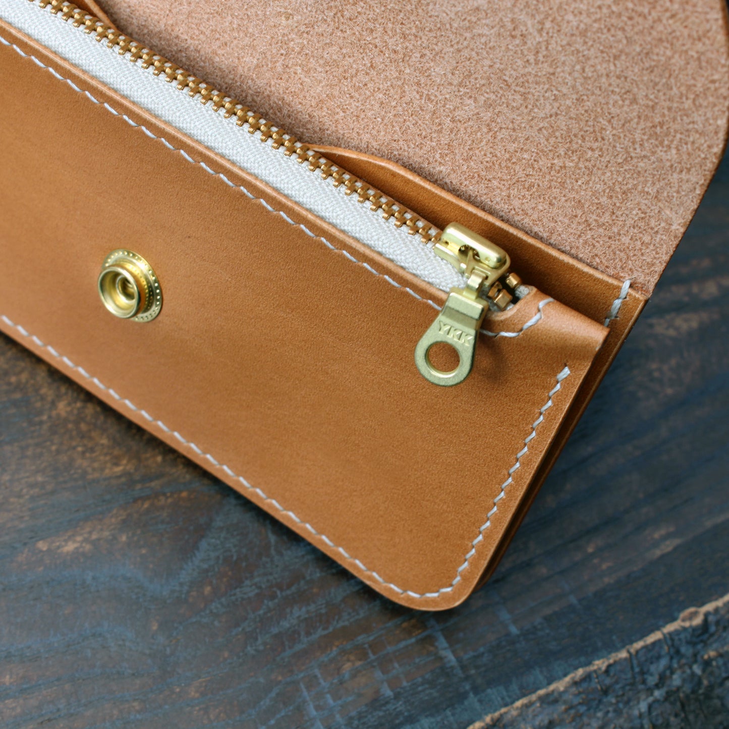 Long snap wallet/purse with zipper in biscuit Buttero.