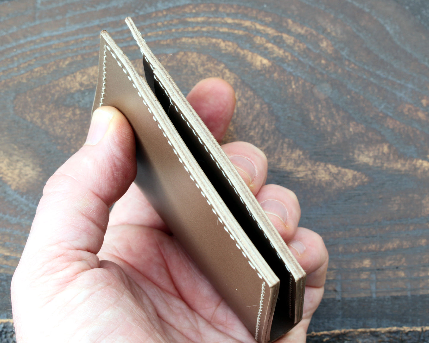 Compact card bifold in taupe Buttero