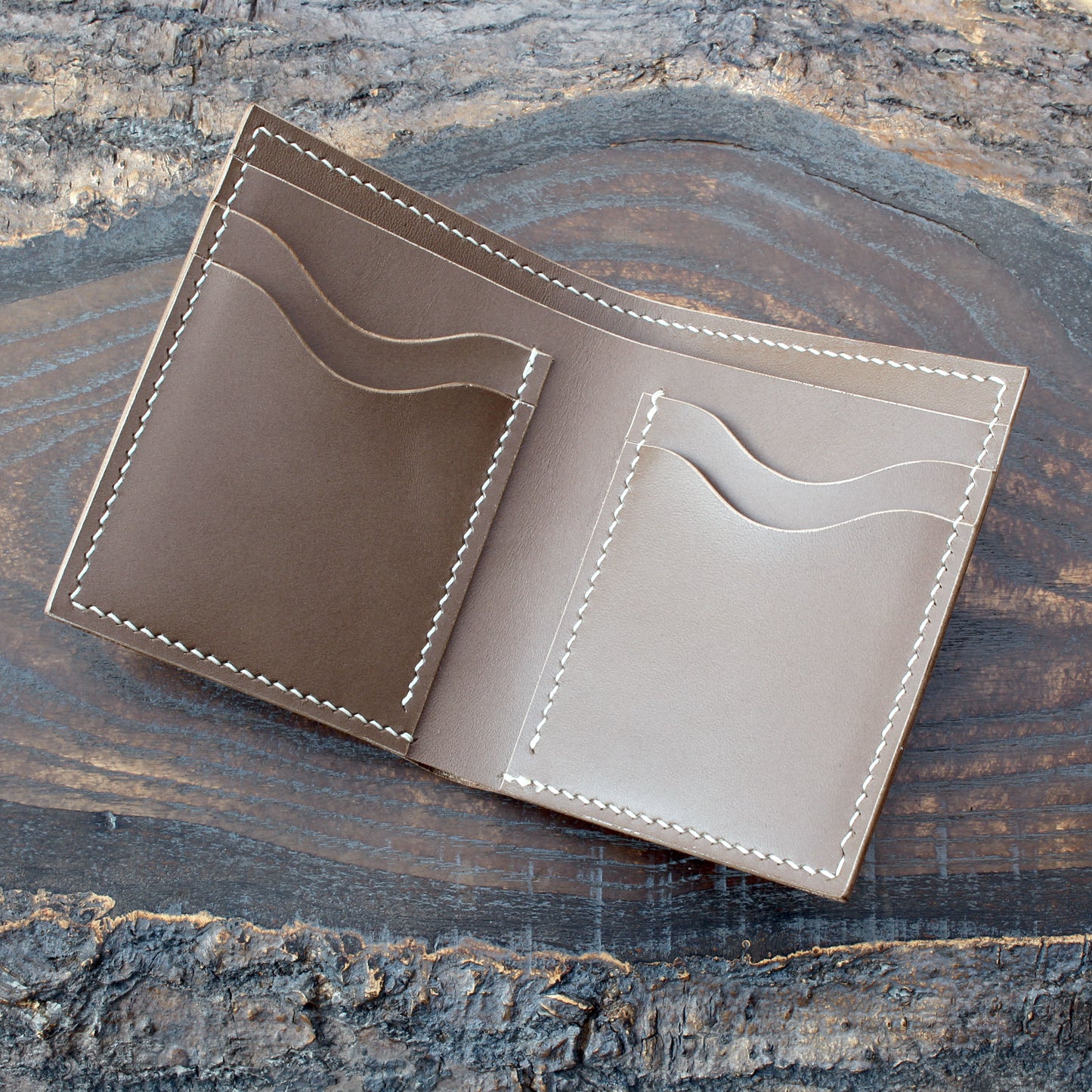 Compact card bifold in taupe Buttero