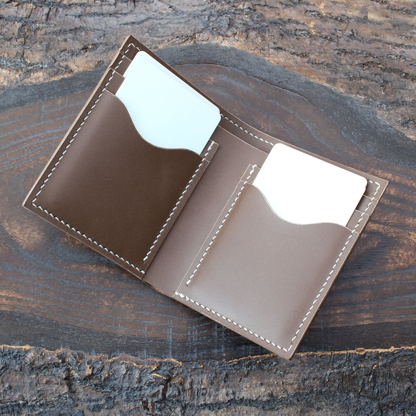 Compact card bifold in taupe Buttero