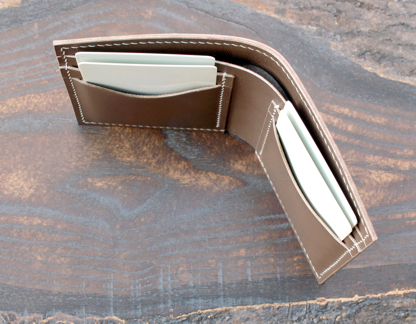 Compact card bifold in taupe Buttero