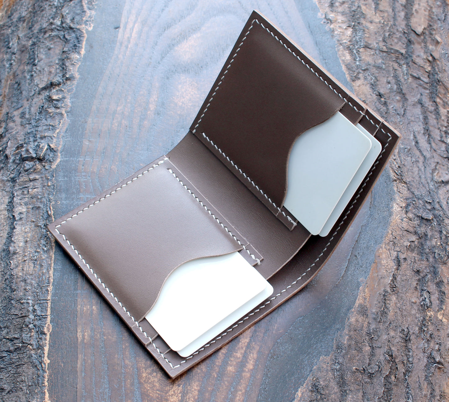 Compact card bifold in taupe Buttero