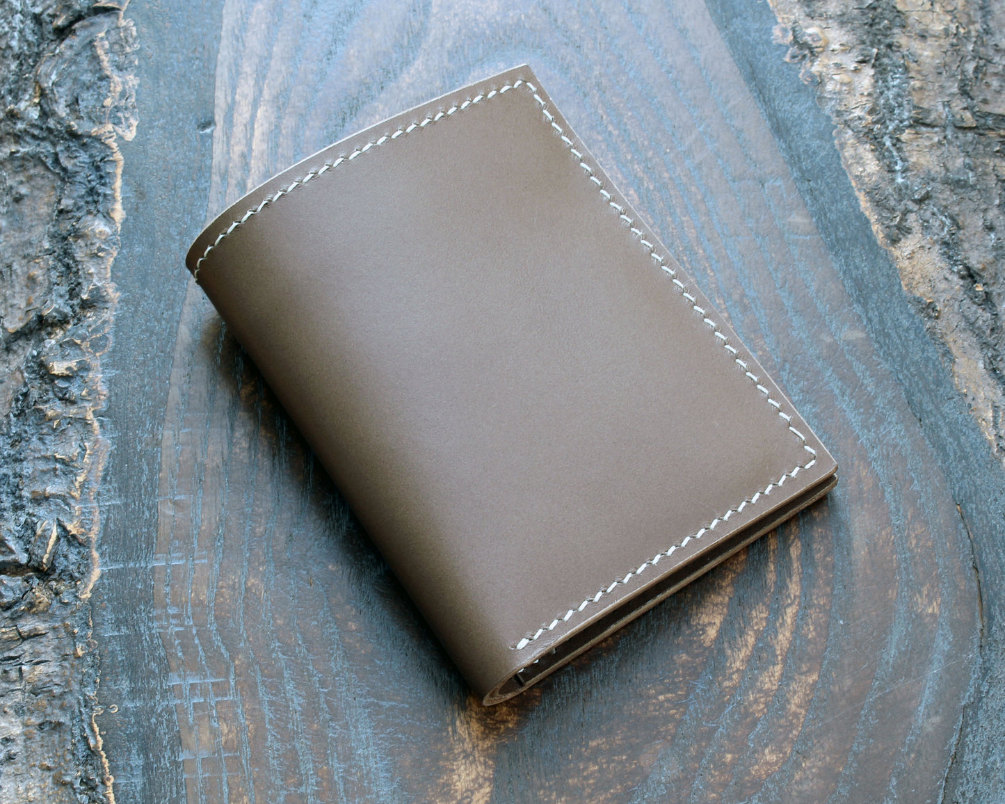 Compact card bifold in taupe Buttero