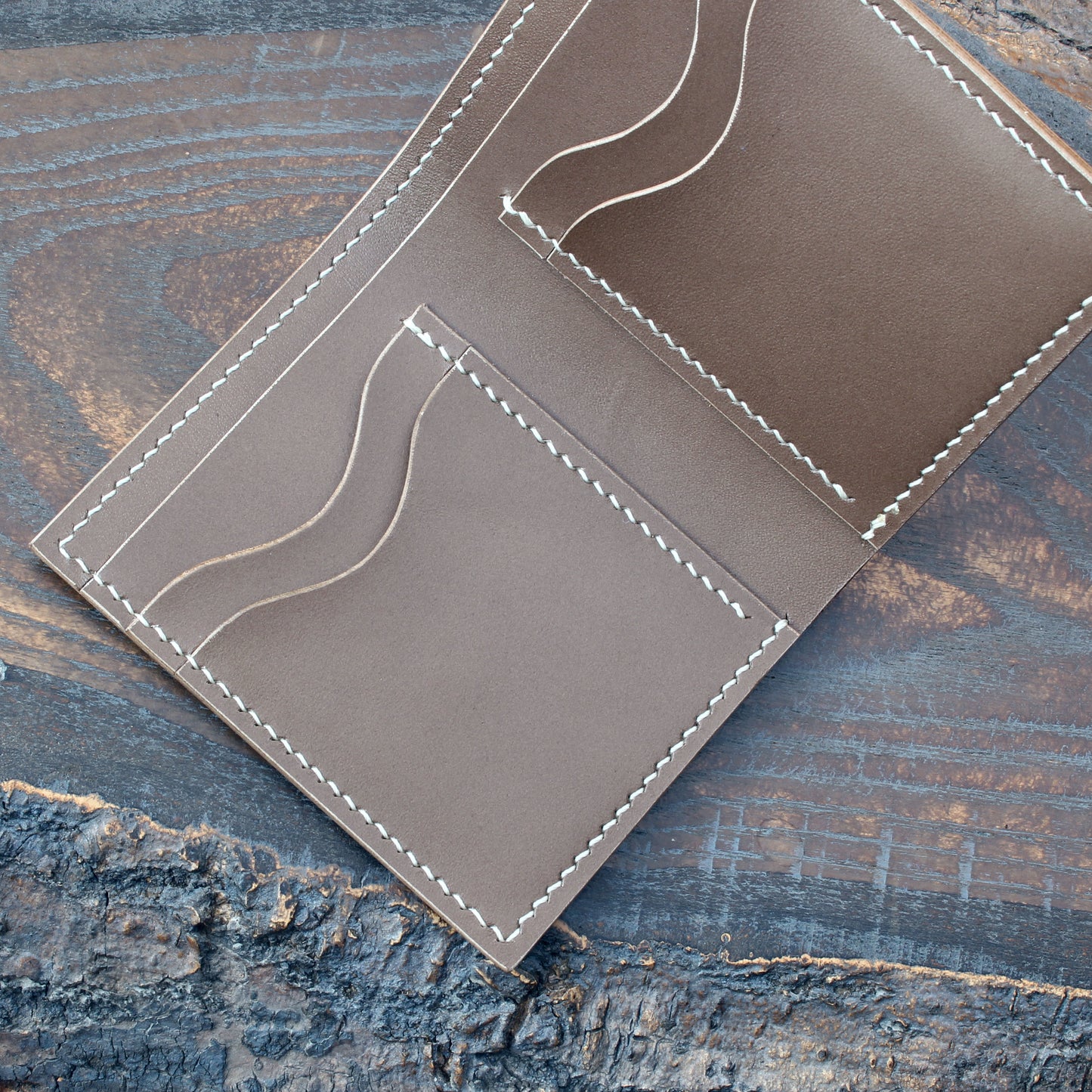 Compact card bifold in taupe Buttero