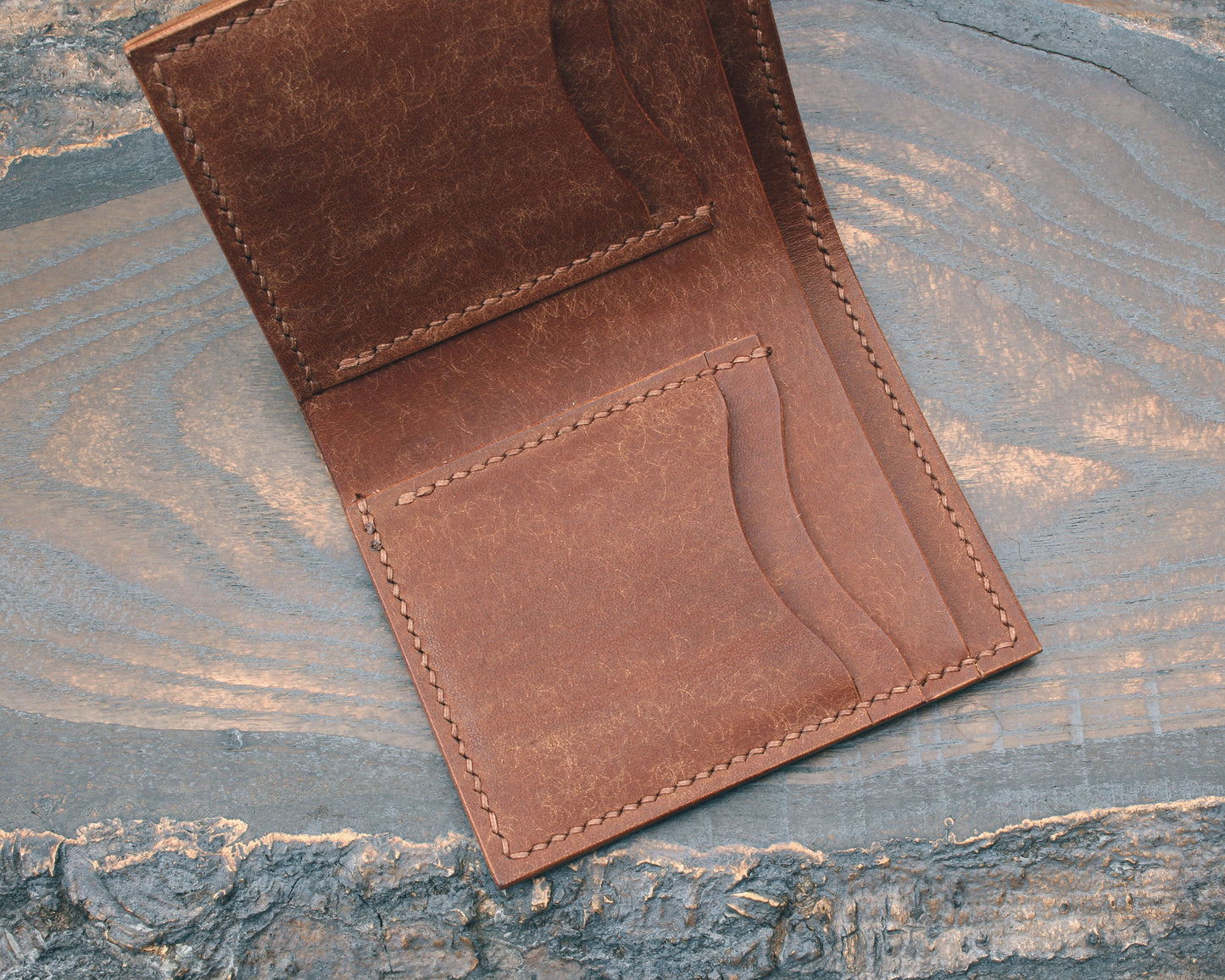 Compact card bifold in walnut Pueblo leather