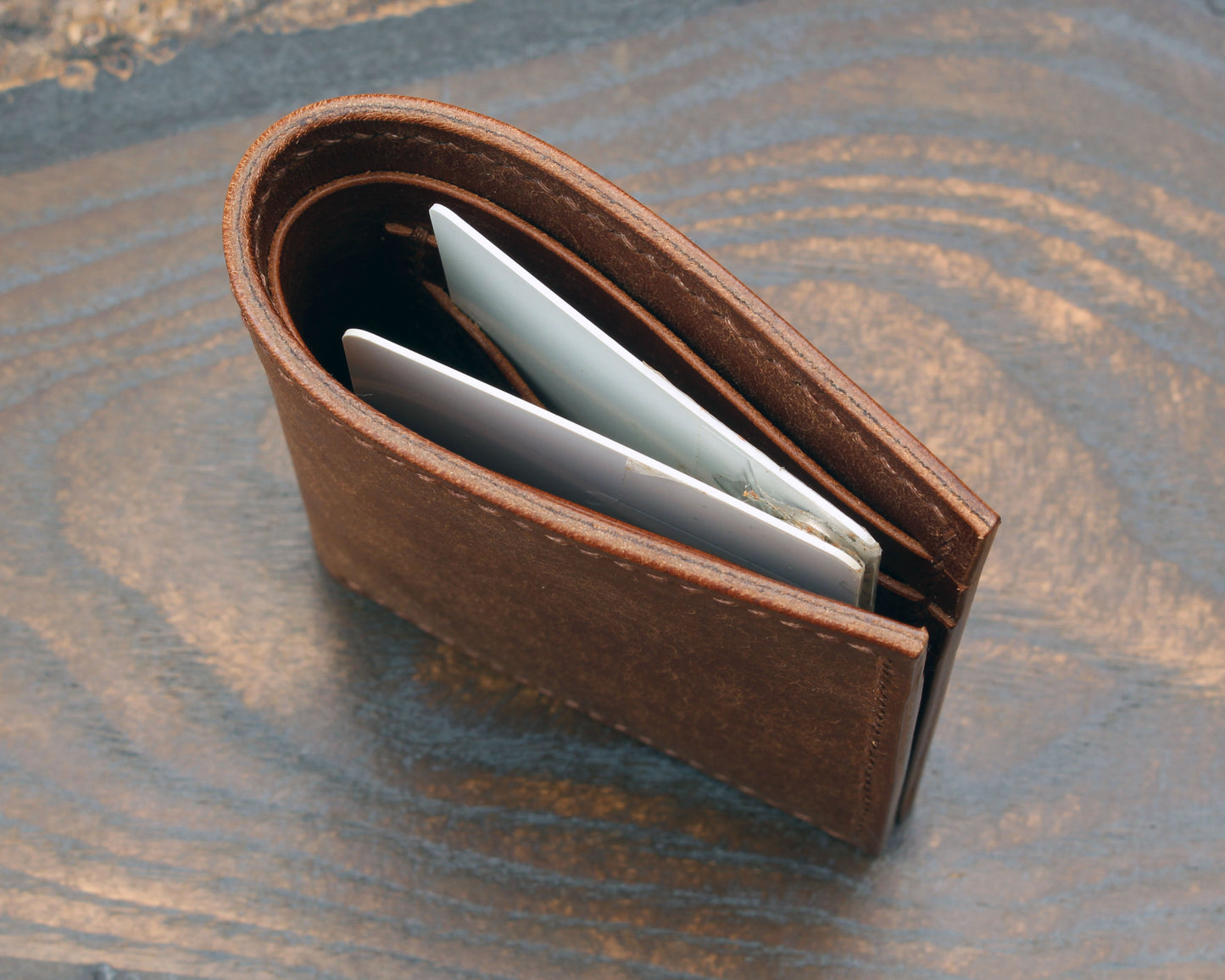 Compact card bifold in walnut Pueblo leather