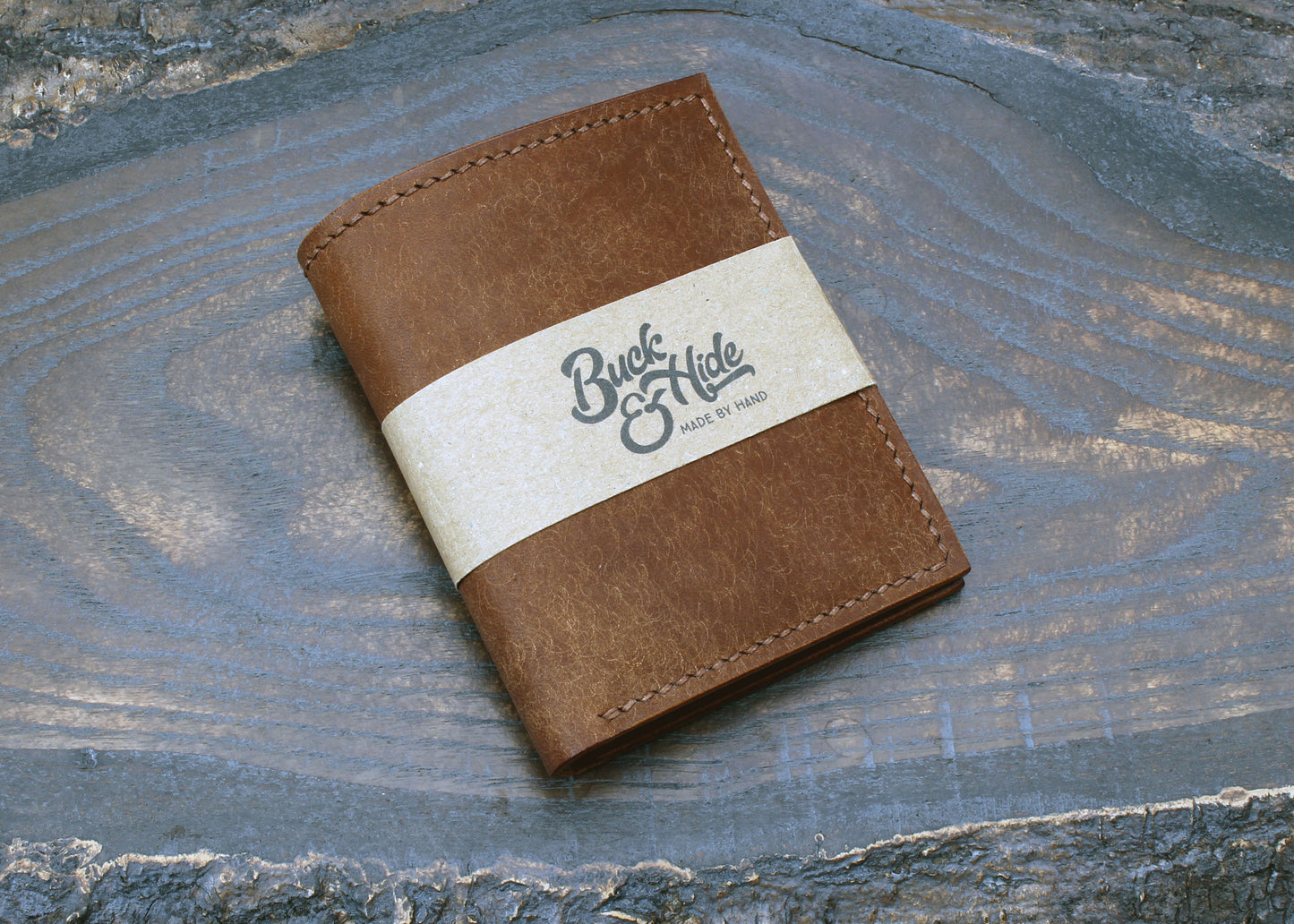 Compact card bifold in walnut Pueblo leather