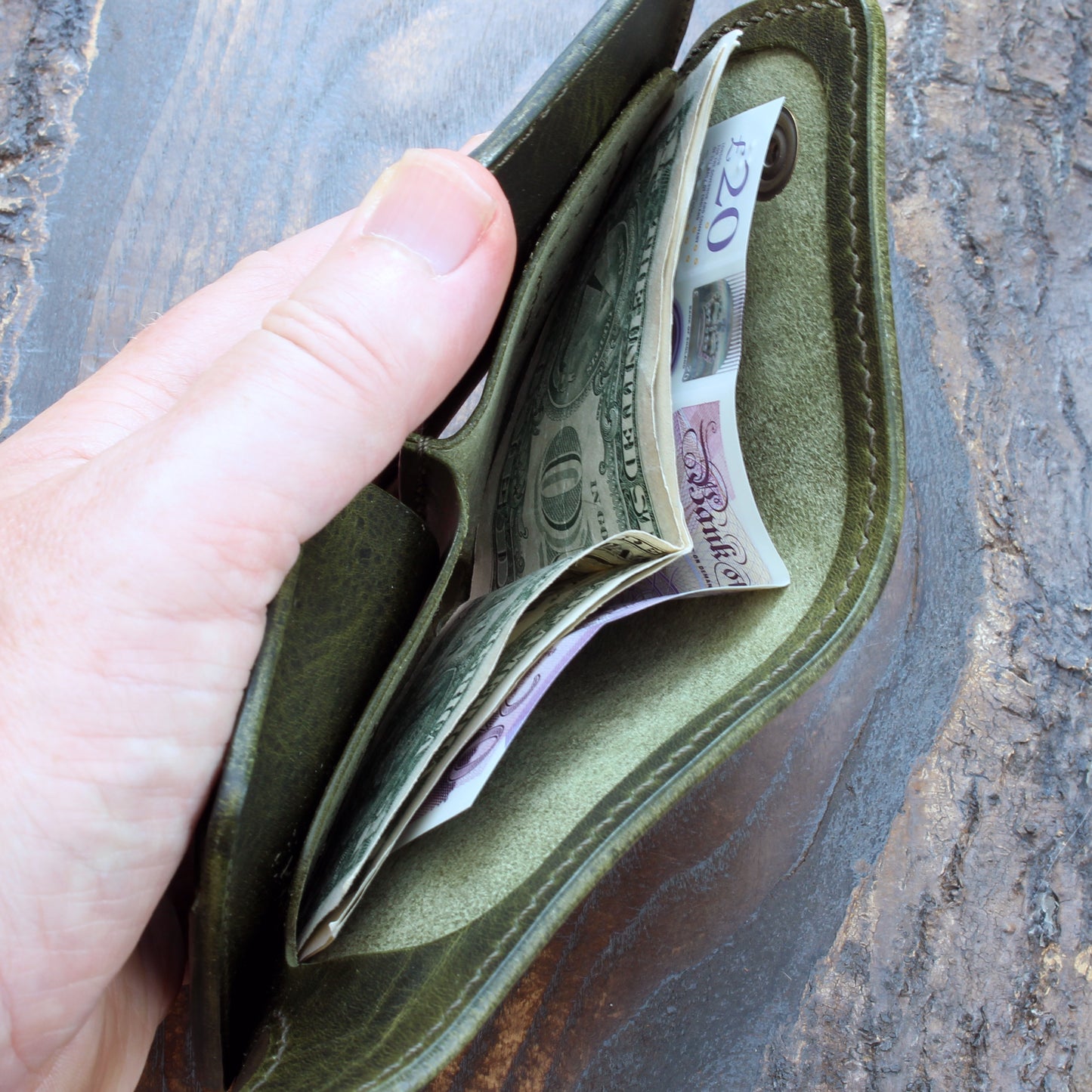 Japanese-style short bifold, olive Wax, Sen coin snap