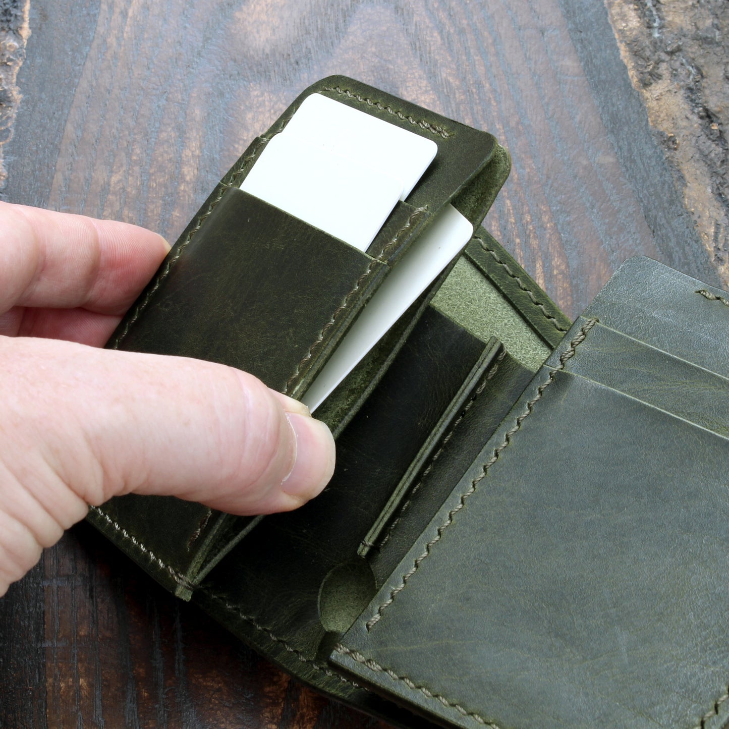 Japanese-style short bifold, olive Wax, Sen coin snap