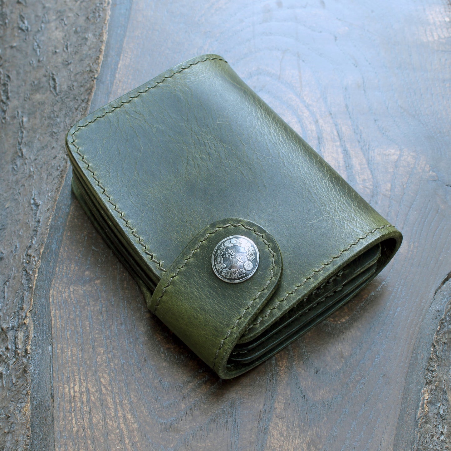 Japanese-style short bifold, olive Wax, Sen coin snap