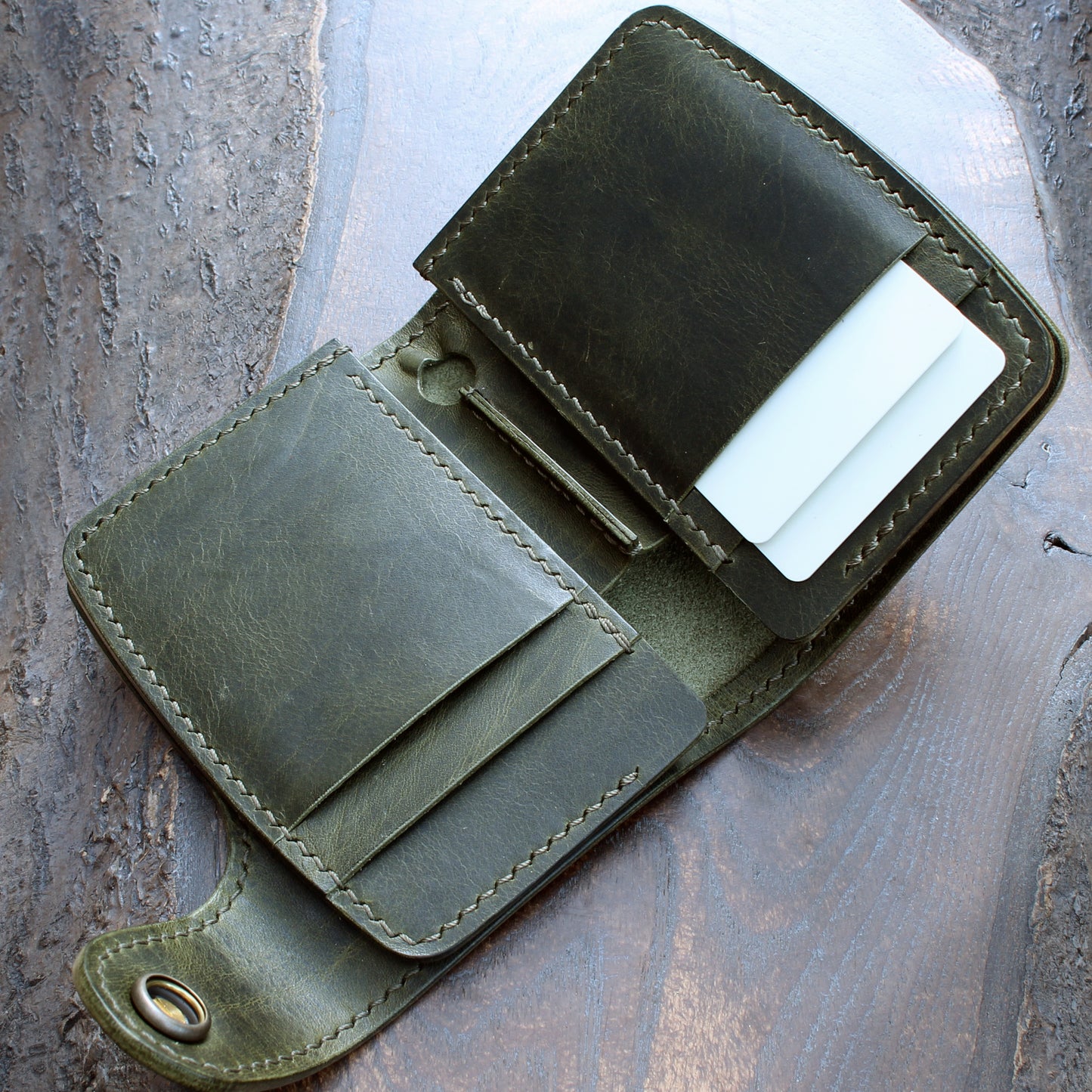 Japanese-style short bifold, olive Wax, Sen coin snap