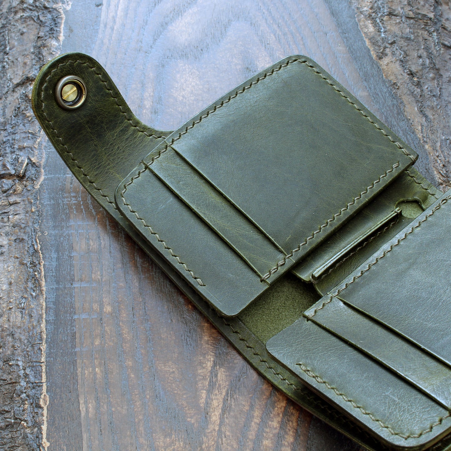 Japanese-style short bifold, olive Wax, Sen coin snap