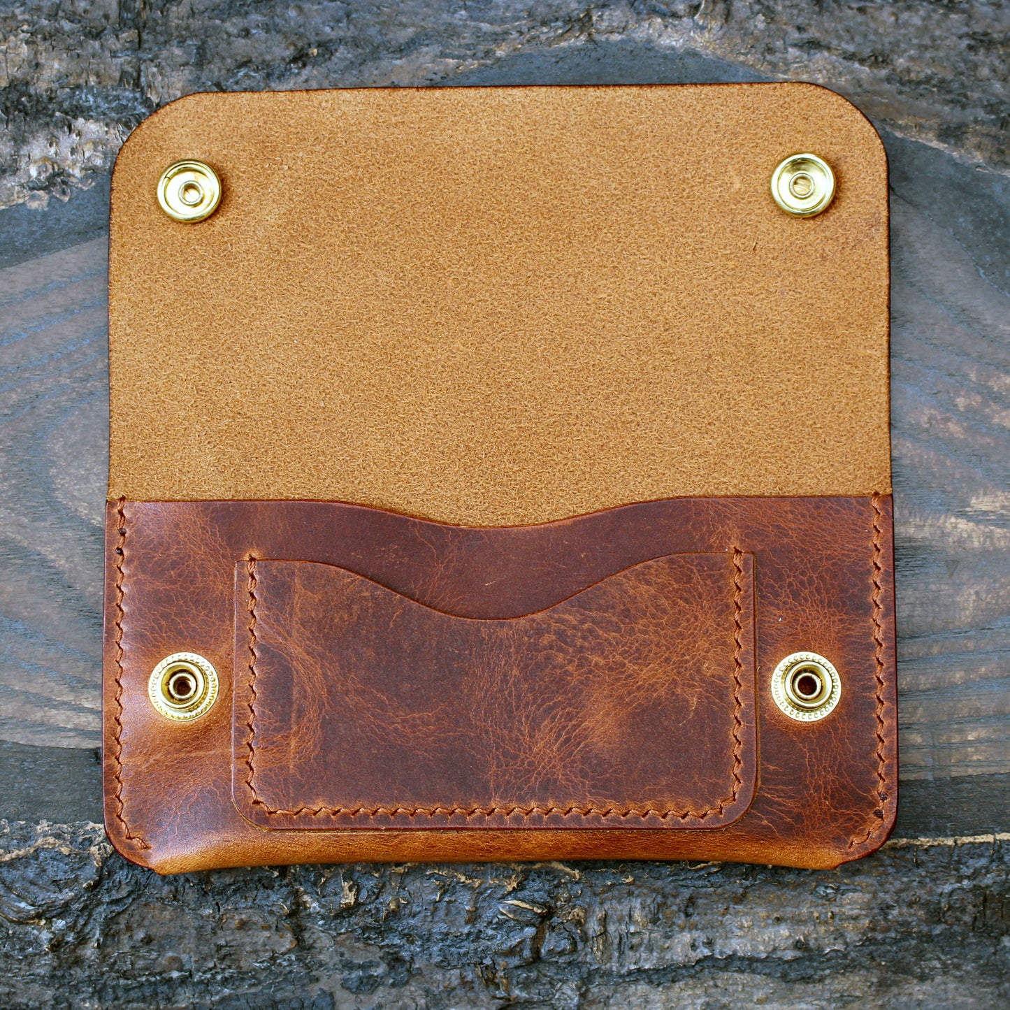 Long trucker wallet in cognac Wax