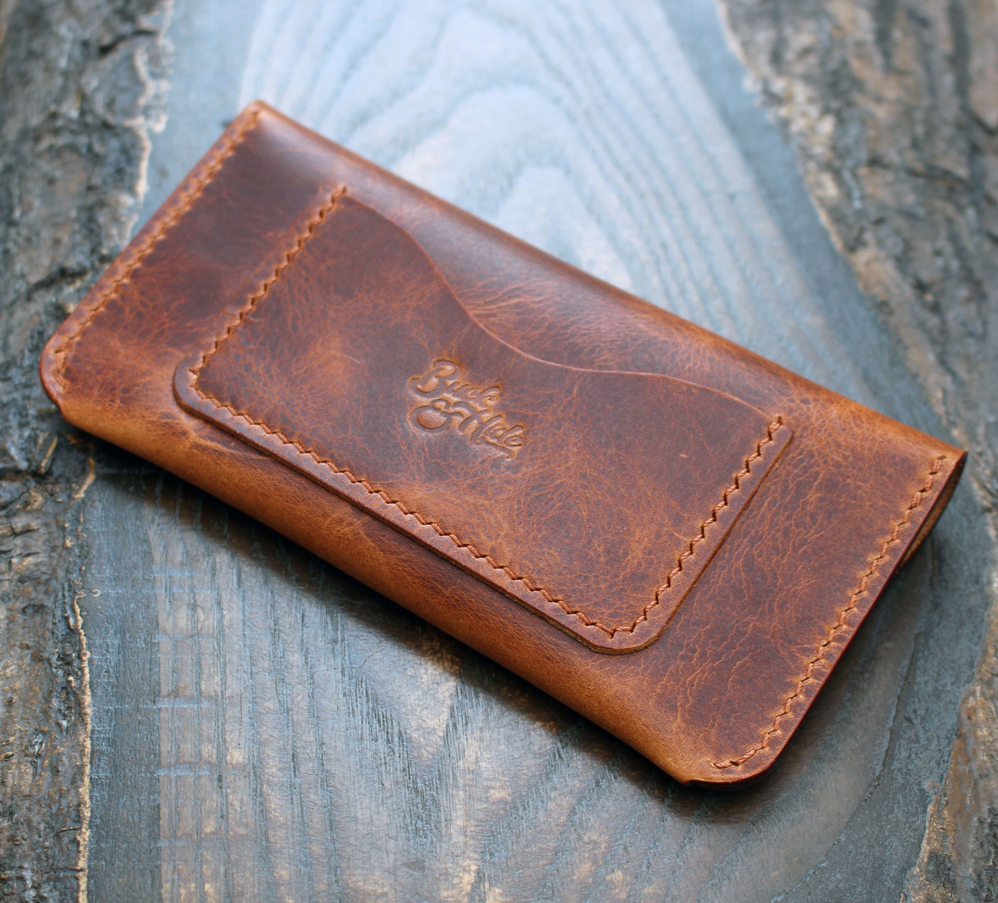 Long trucker wallet in cognac Wax