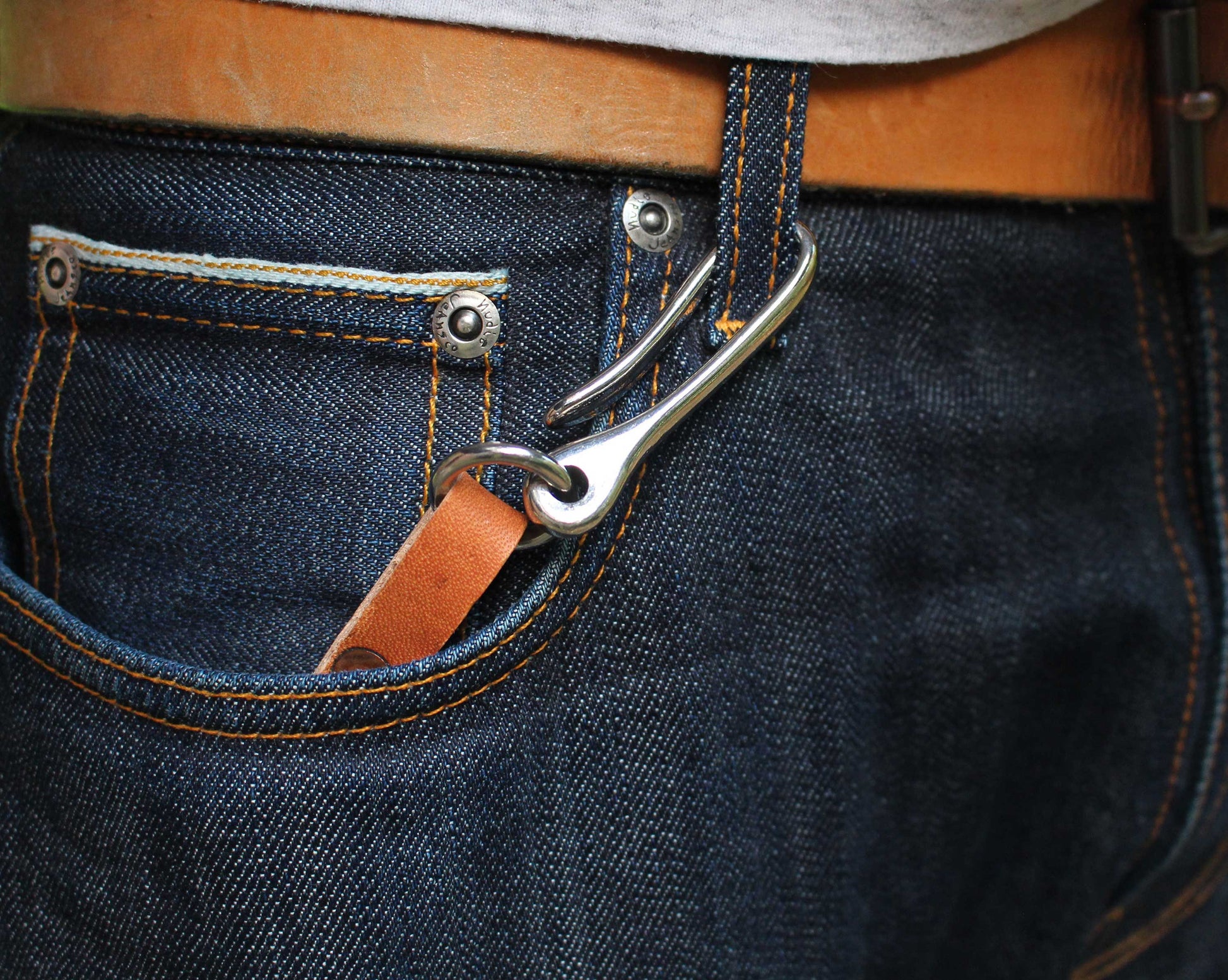 Nickel fish hook leather key holder. - Buck&Hide