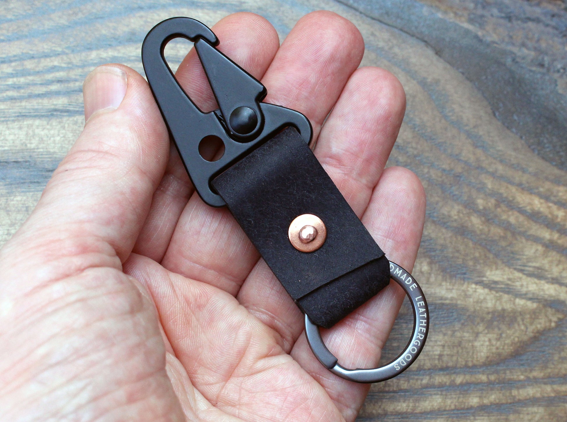 Black key fob with Buck&Hide ring. - Buck&Hide