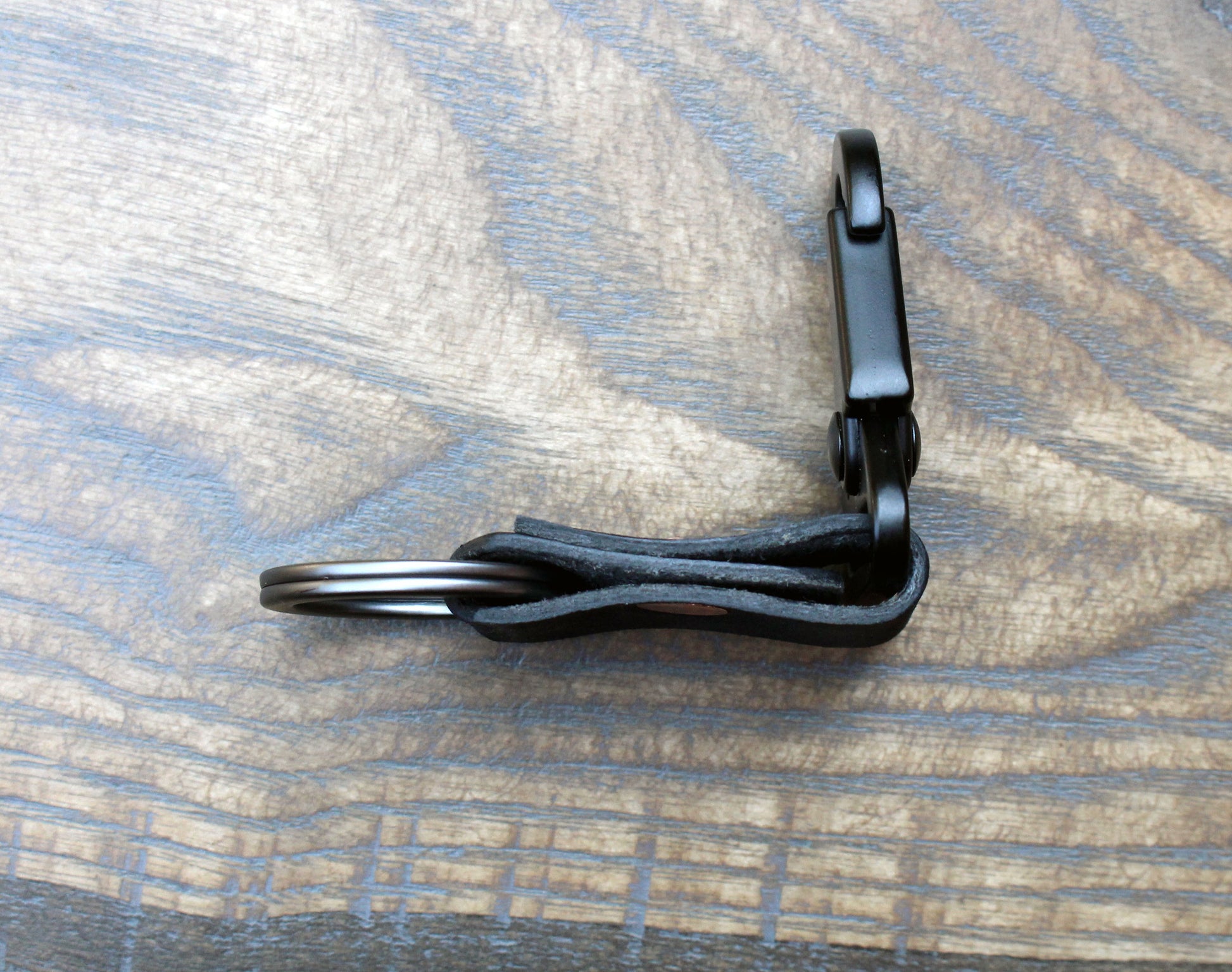 Black key fob with Buck&Hide ring. - Buck&Hide