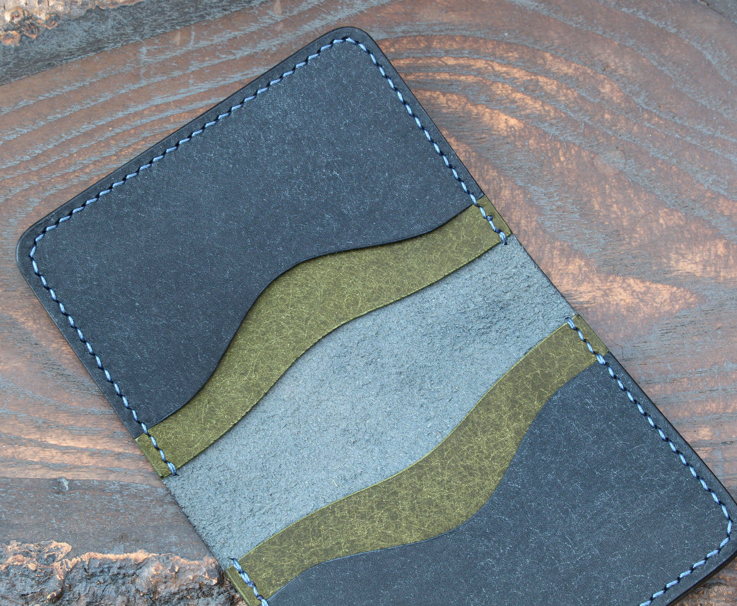 Five-slot bifold in navy blue & olive green Pueblo