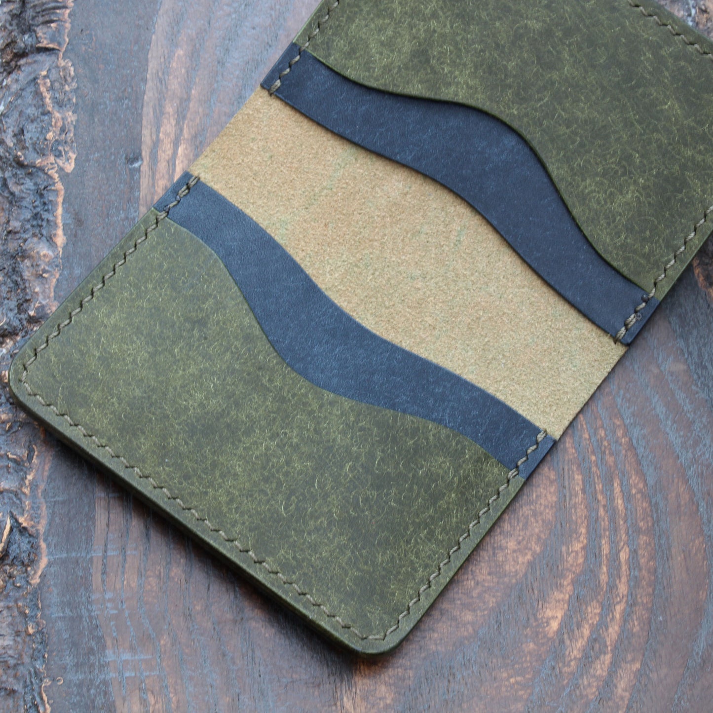 Five-slot bifold in olive green & navy blue Pueblo