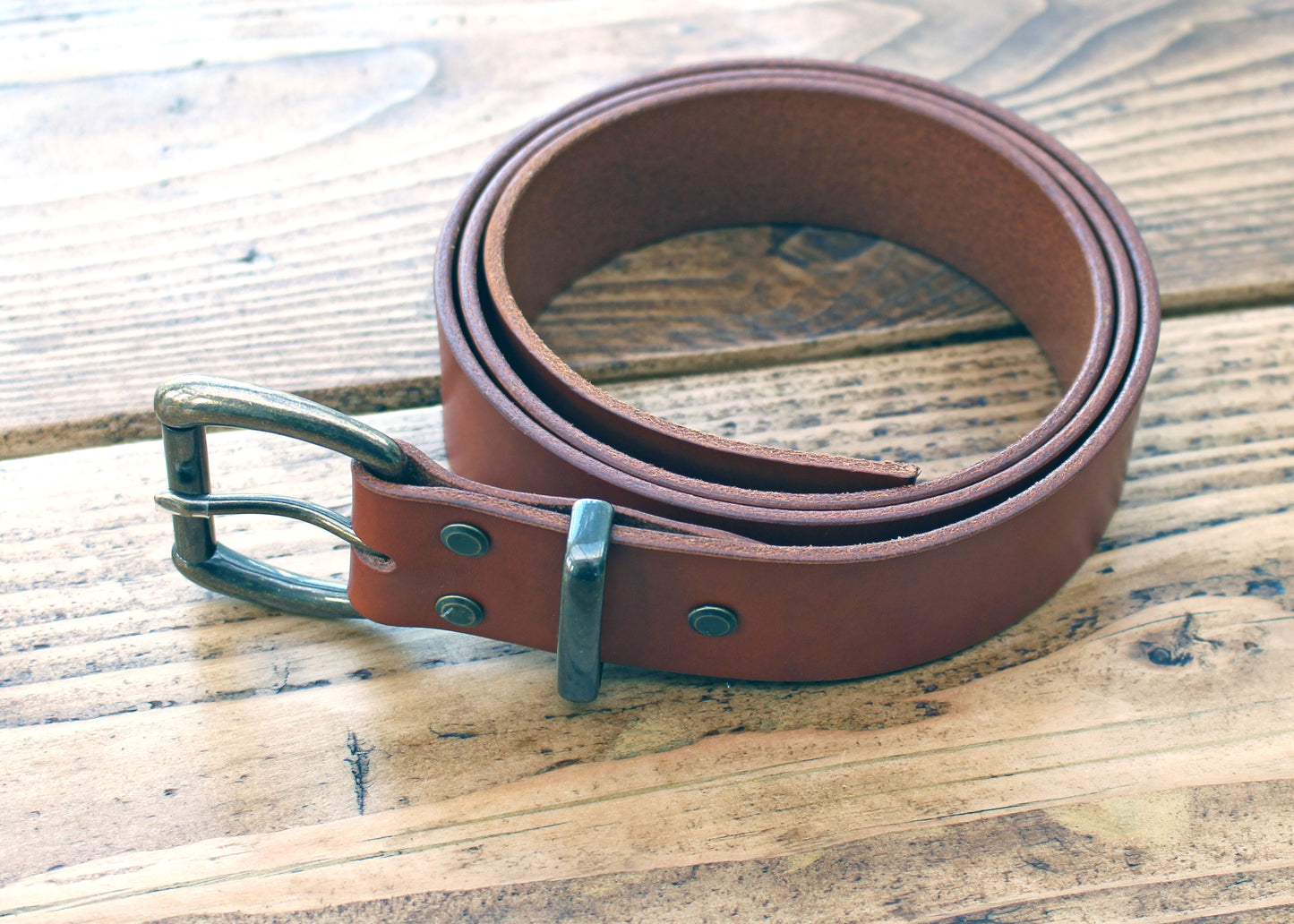 Handmade leather belt in saddle tan