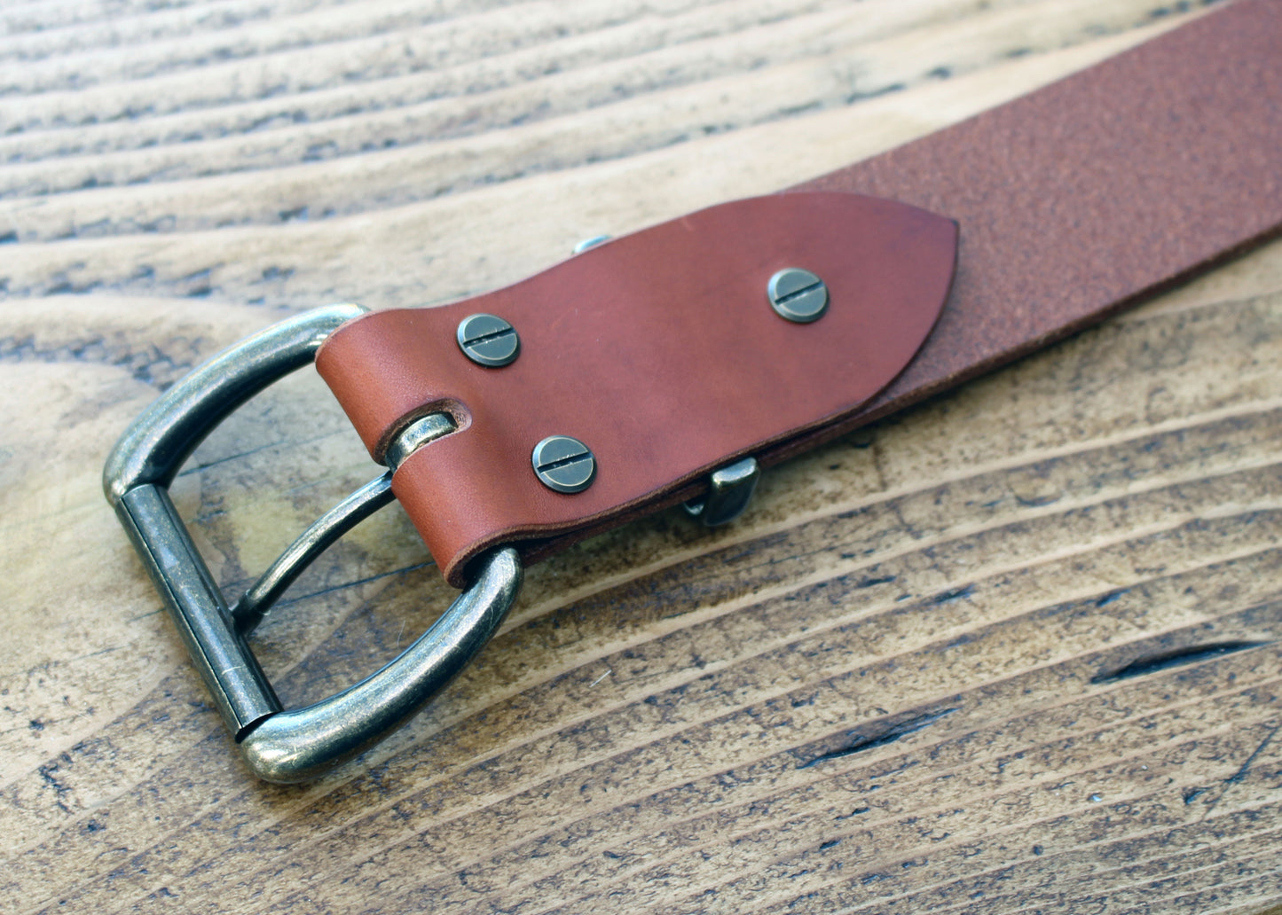 Handmade leather belt in saddle tan