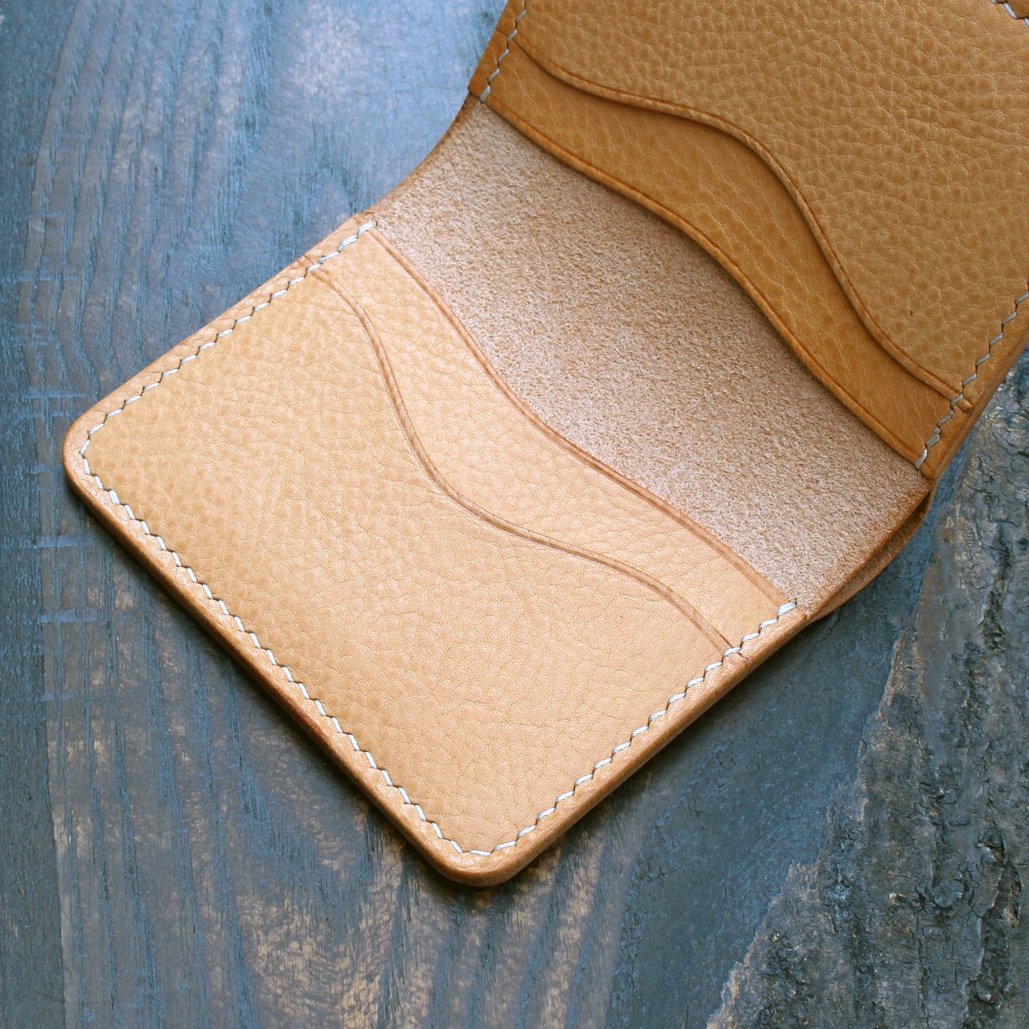 Five pocket wallet for card/cash, natural Minerva Box