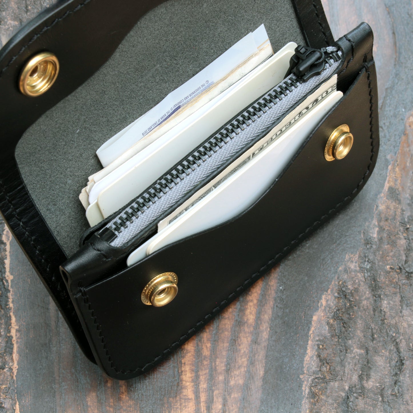 Handmade leather short trucker wallet – black Buttero