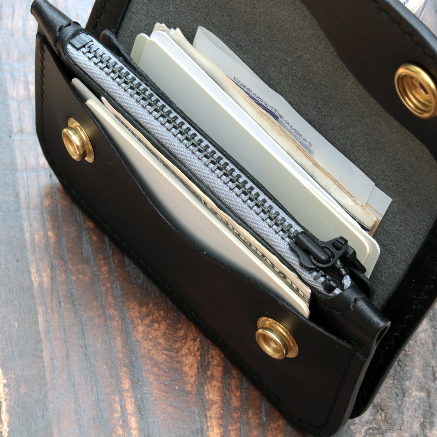 Handmade leather short trucker wallet – black Buttero