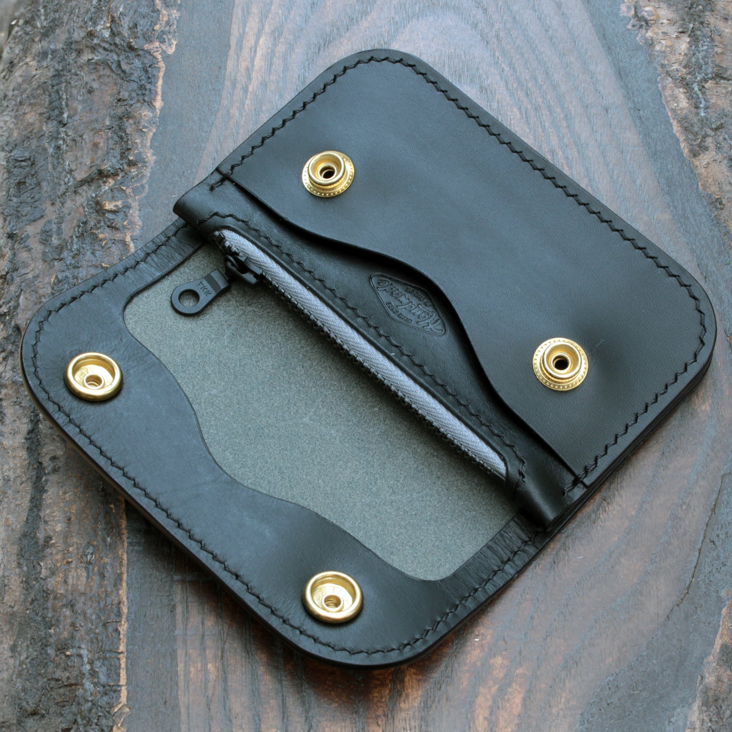 Handmade leather short trucker wallet – black Buttero