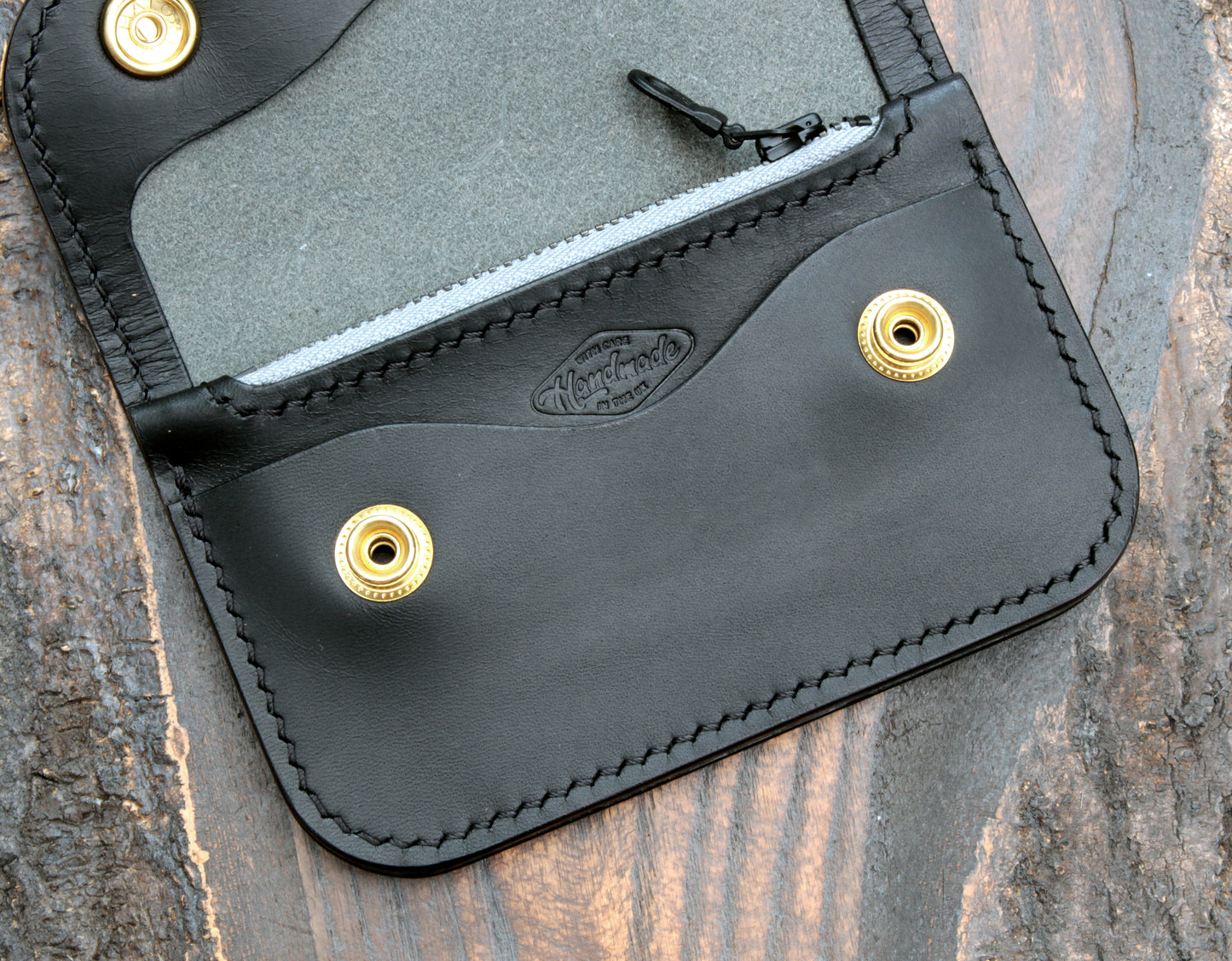 Handmade leather short trucker wallet – black Buttero