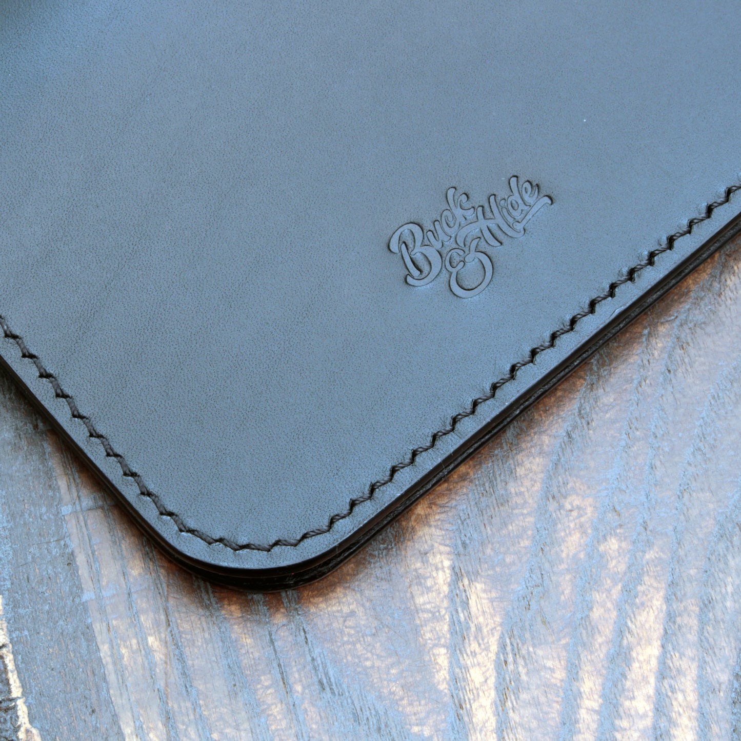 Handmade leather short trucker wallet – black Buttero