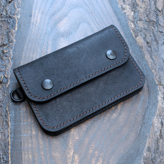 Short trucker wallet in black Pueblo leather