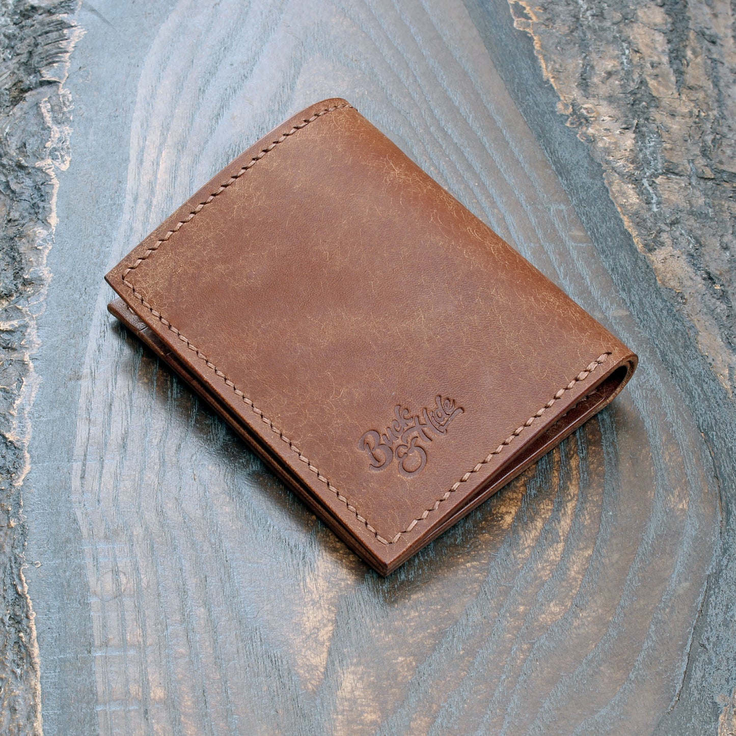 Compact card bifold in walnut Pueblo leather