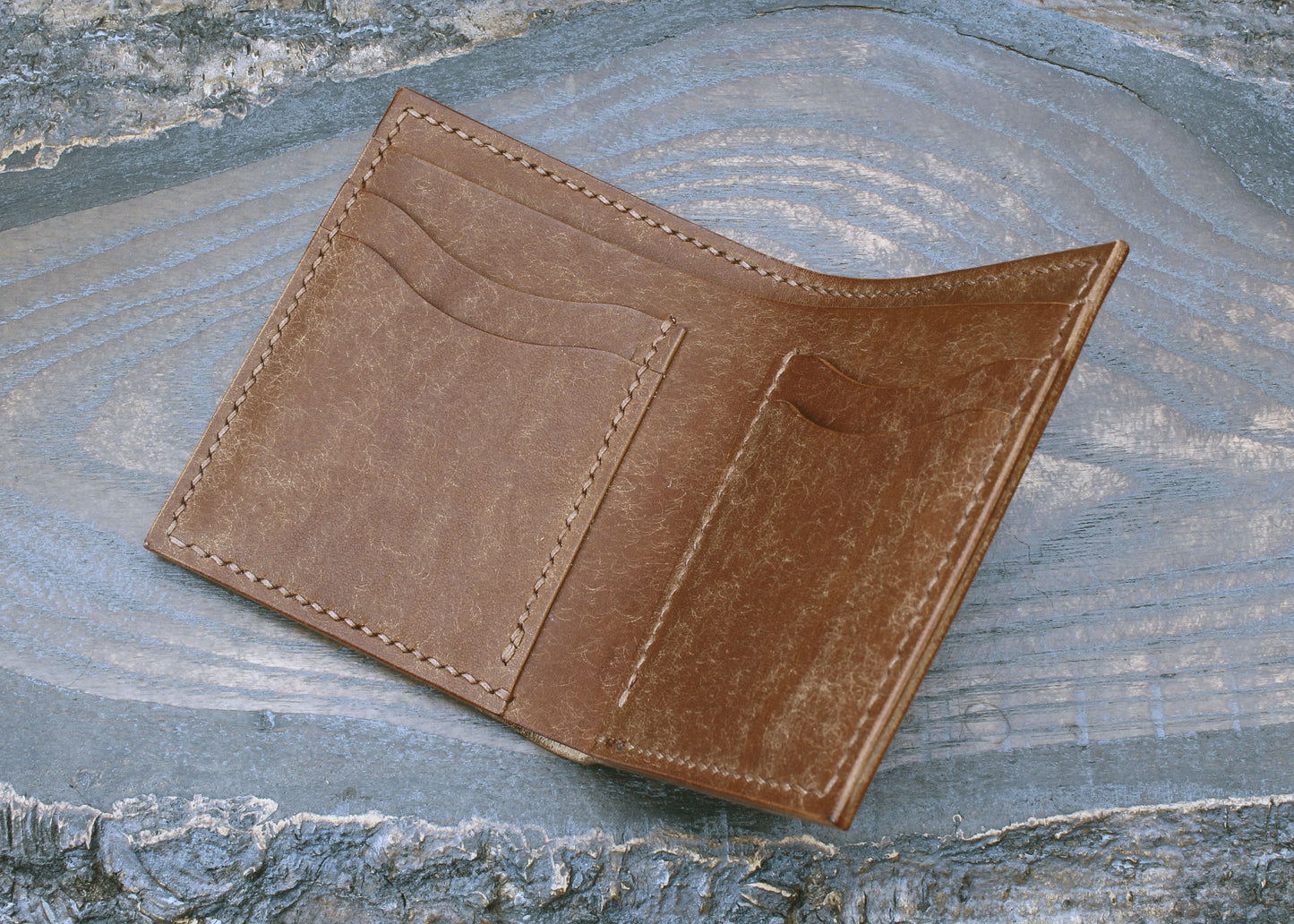 Compact card bifold in walnut Pueblo leather