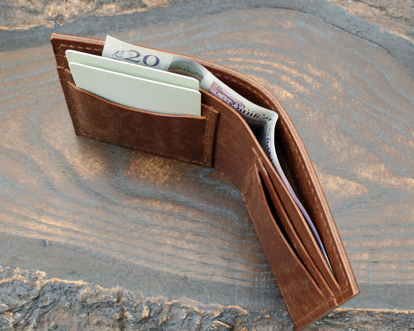 Compact card bifold in walnut Pueblo leather