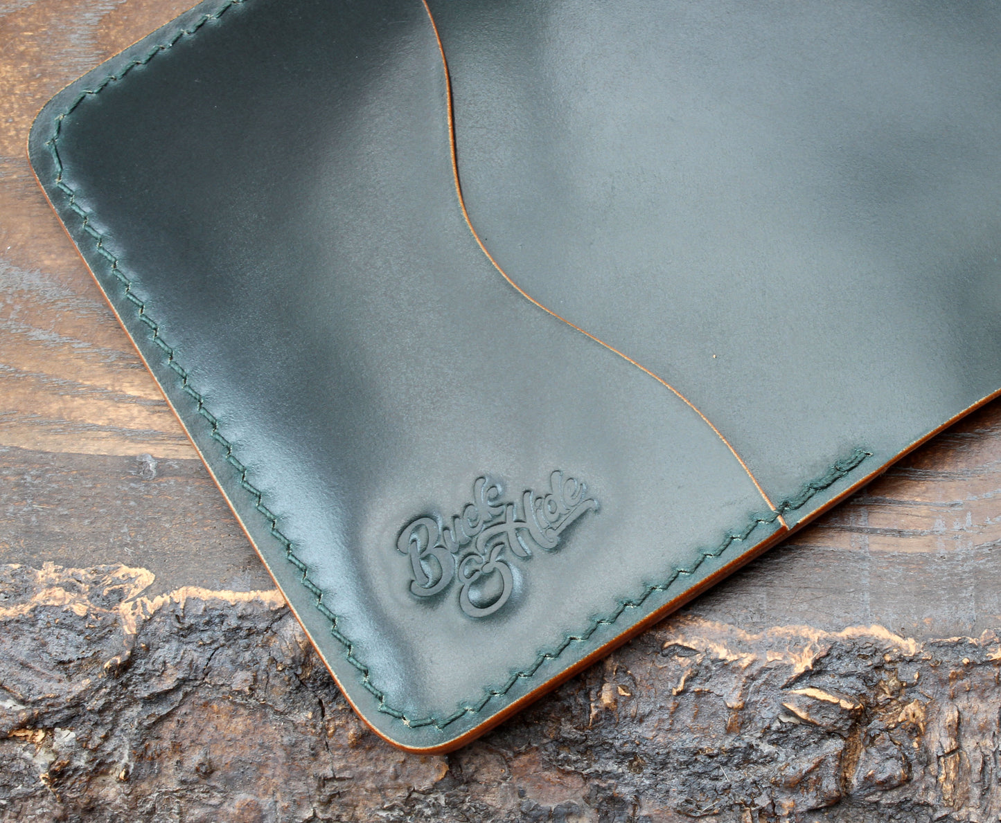 Green Shell Cordovan & black Buttero 5-slot card holder.