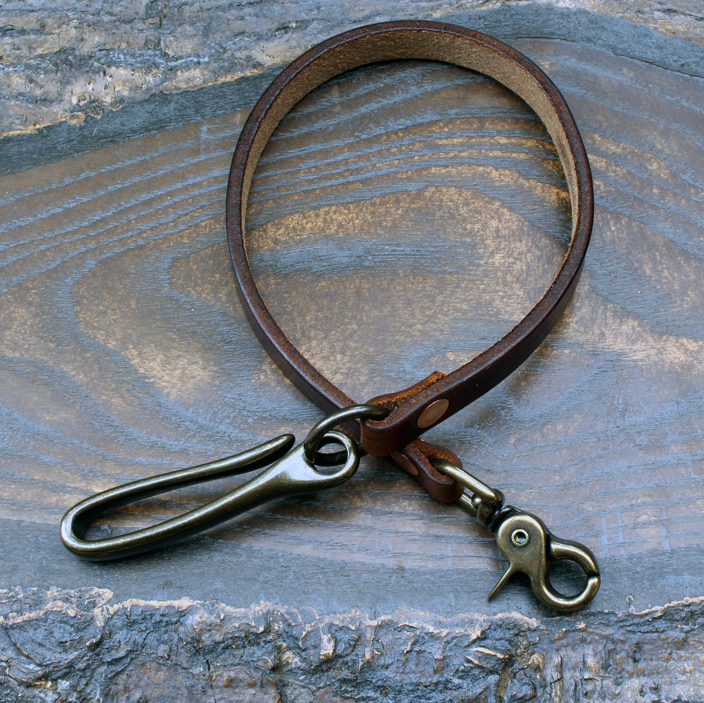 Leather wallet lanyard, Horween Dublin with antique brass fish hook