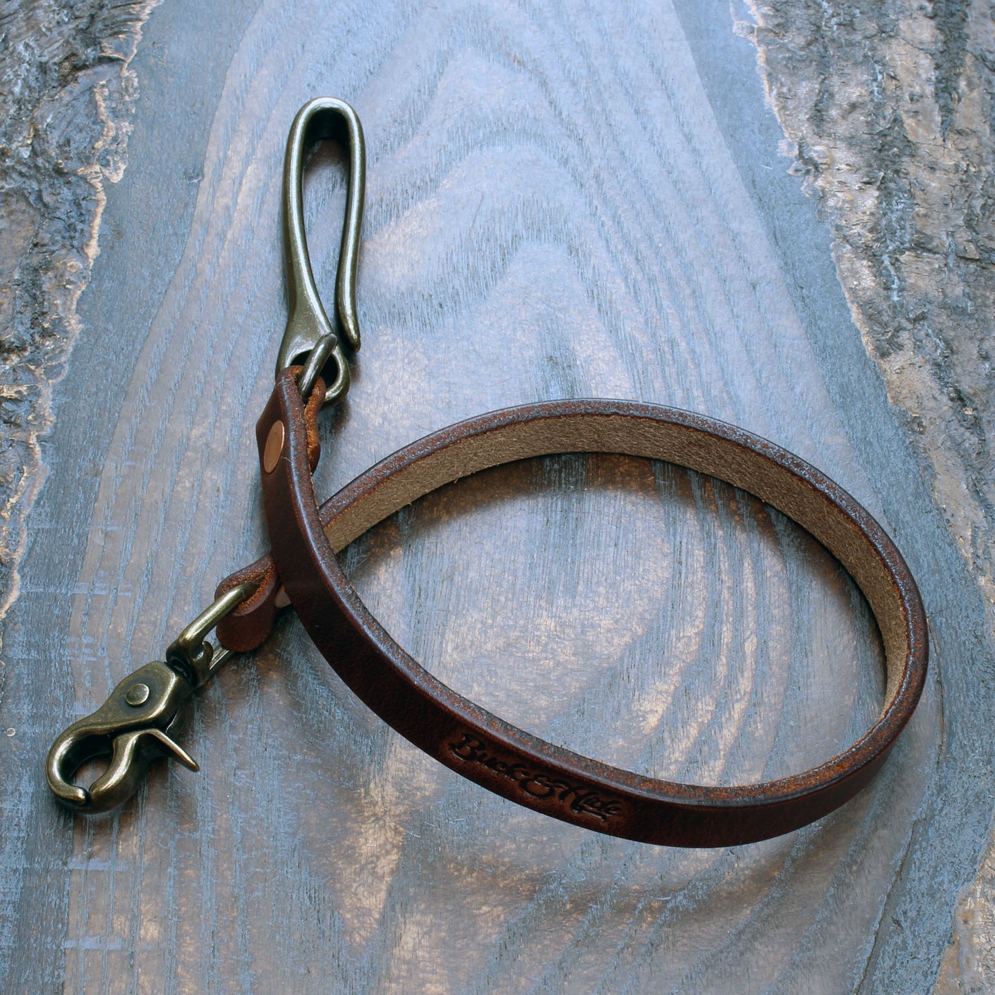 Leather wallet lanyard, Horween Dublin with antique brass fish hook
