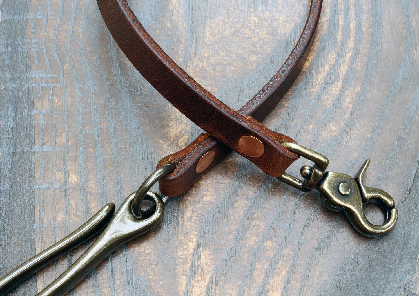 Leather wallet lanyard, Horween Dublin with antique brass fish hook
