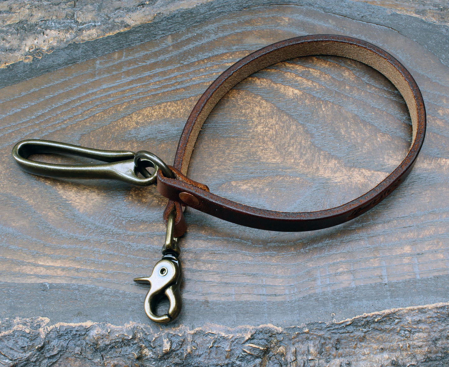 Leather wallet lanyard, Horween Dublin with antique brass fish hook