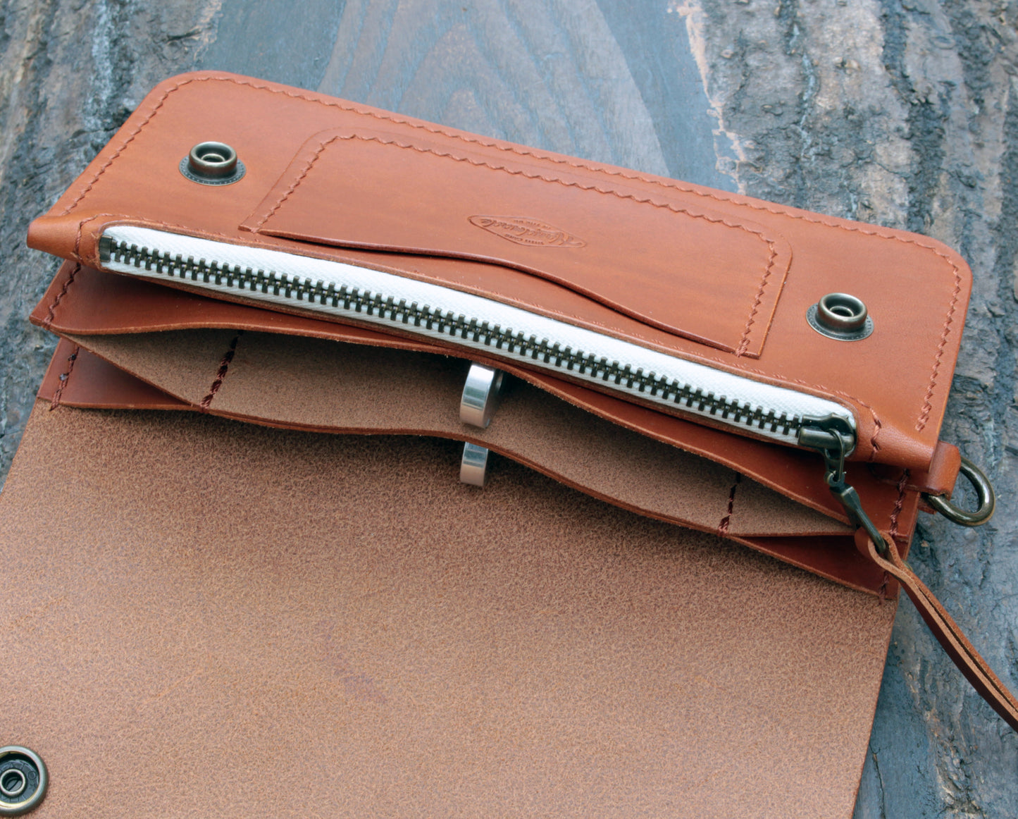 Handmade leather long trucker wallet – cognac Minerva Liscio