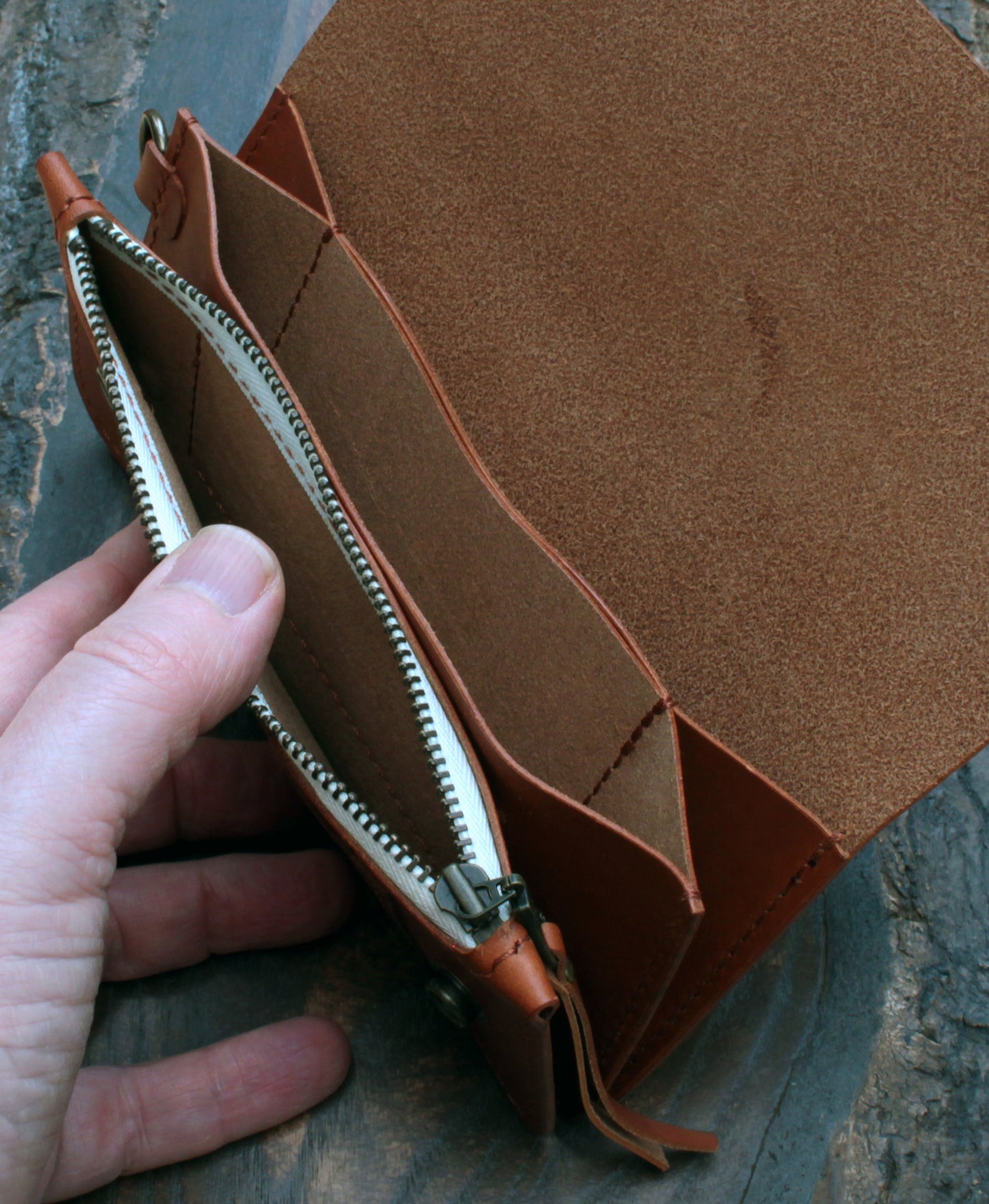 Handmade leather long trucker wallet – cognac Minerva Liscio