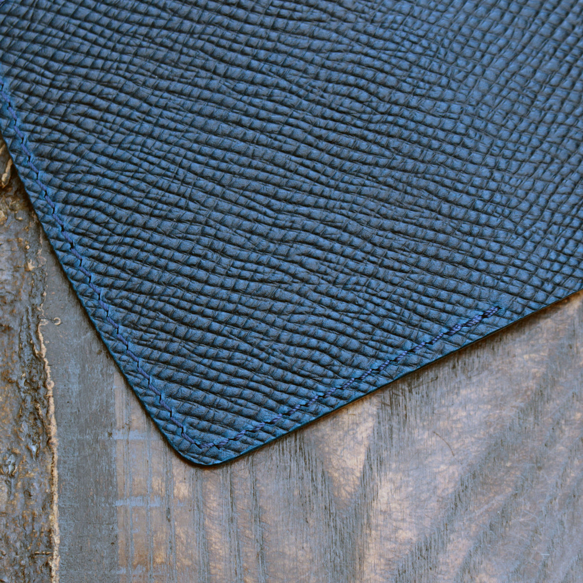 Six pocket leather wallet, hatched & smooth navy Buttero