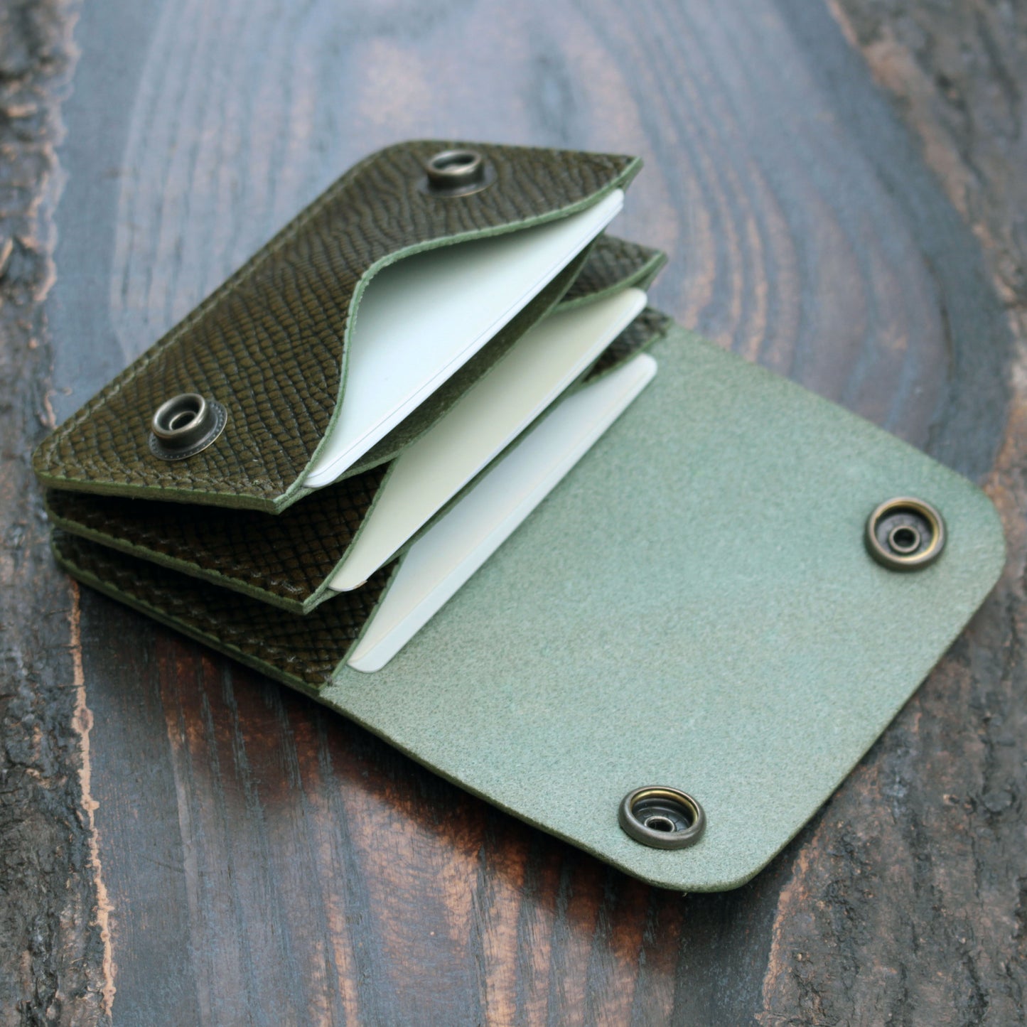 Leather triple pocket cardholder handmade in olive green hatched Buttero